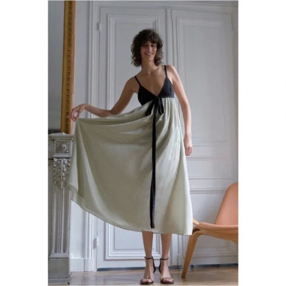 Women's Black & Light Sage Empire Waist Maxi Dress